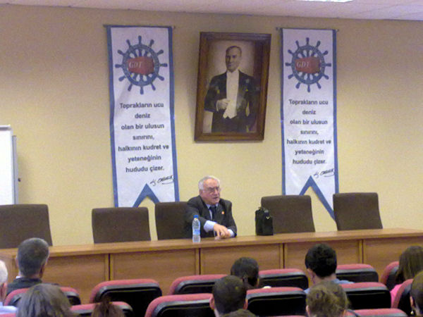 Prof. AKTEN Gemlik&#039;te Öğrenciler ile buluştu