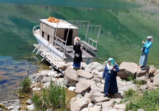 Krater Gölü Turistlerin İlgi Odağı