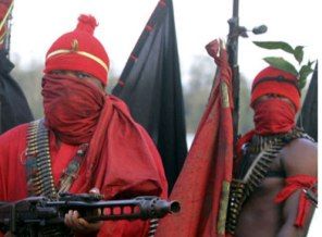 Silahlı korsanlar 2 mürettebatı da kaçırdı