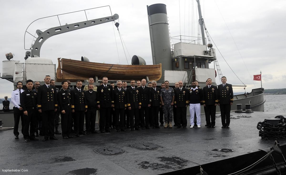 Kahraman Gemi Gelin Gibi Süslendi