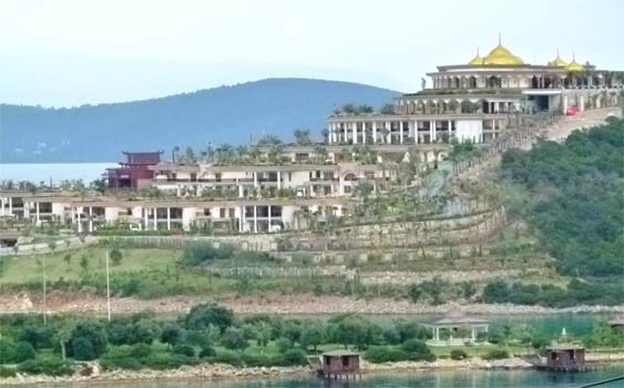 Milyon dolarlık otellerin yıkımı başlıyor