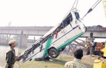 Otobüs Yolcuları Suda Boğuldu