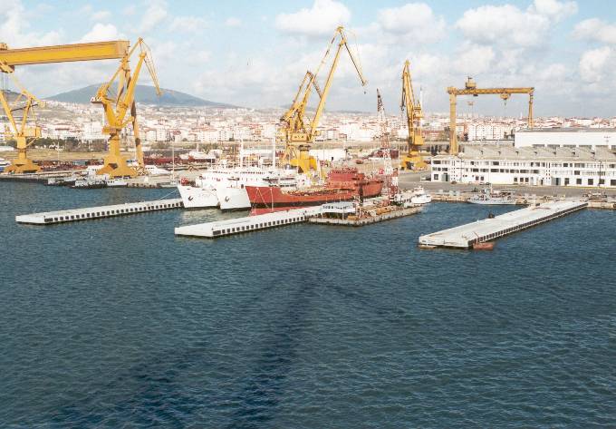 İlk Gemi Motorları Fabrikasını Yok Ettik