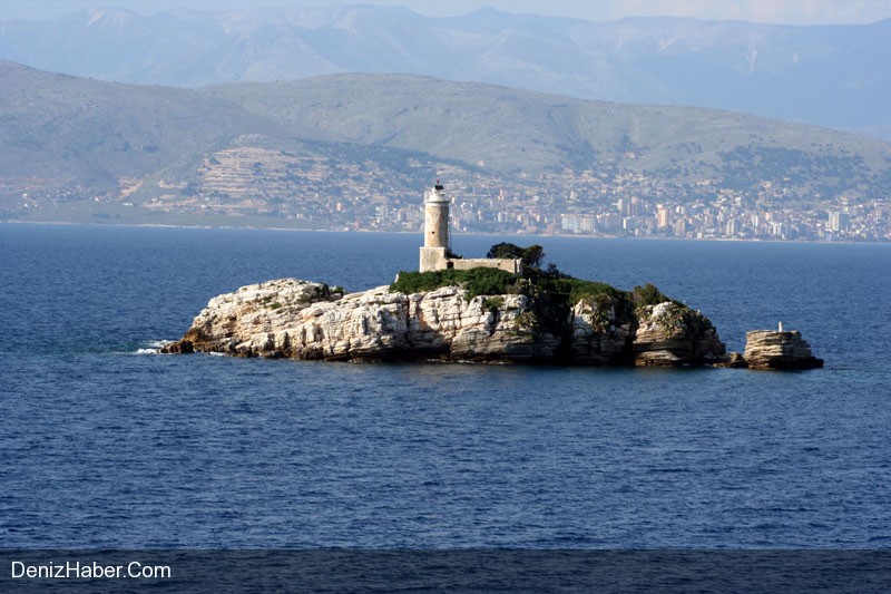 İtalyan Feribotu Peristeres Adasına Çarptı!