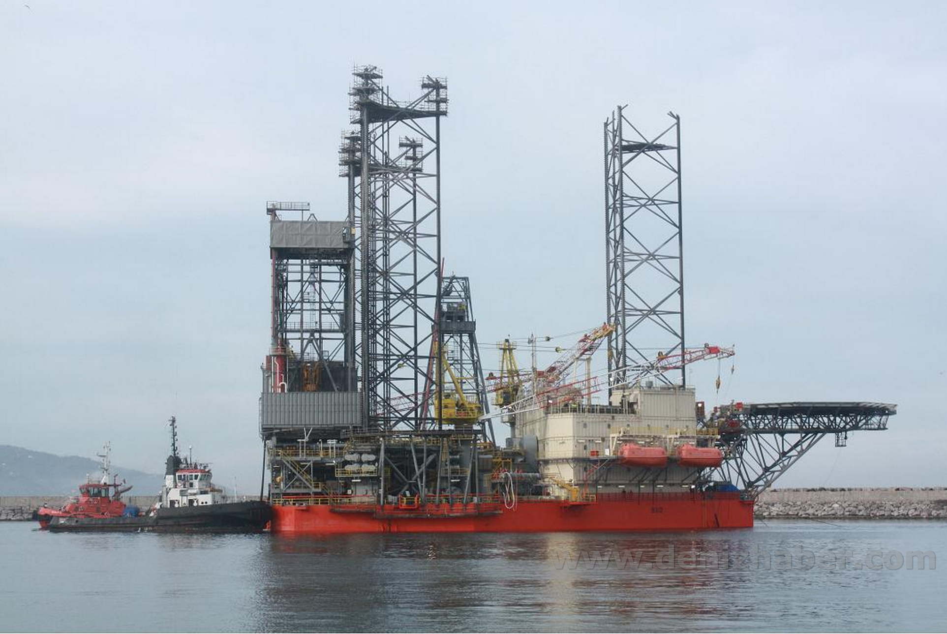 Petrol Platformu Giresun Limanında