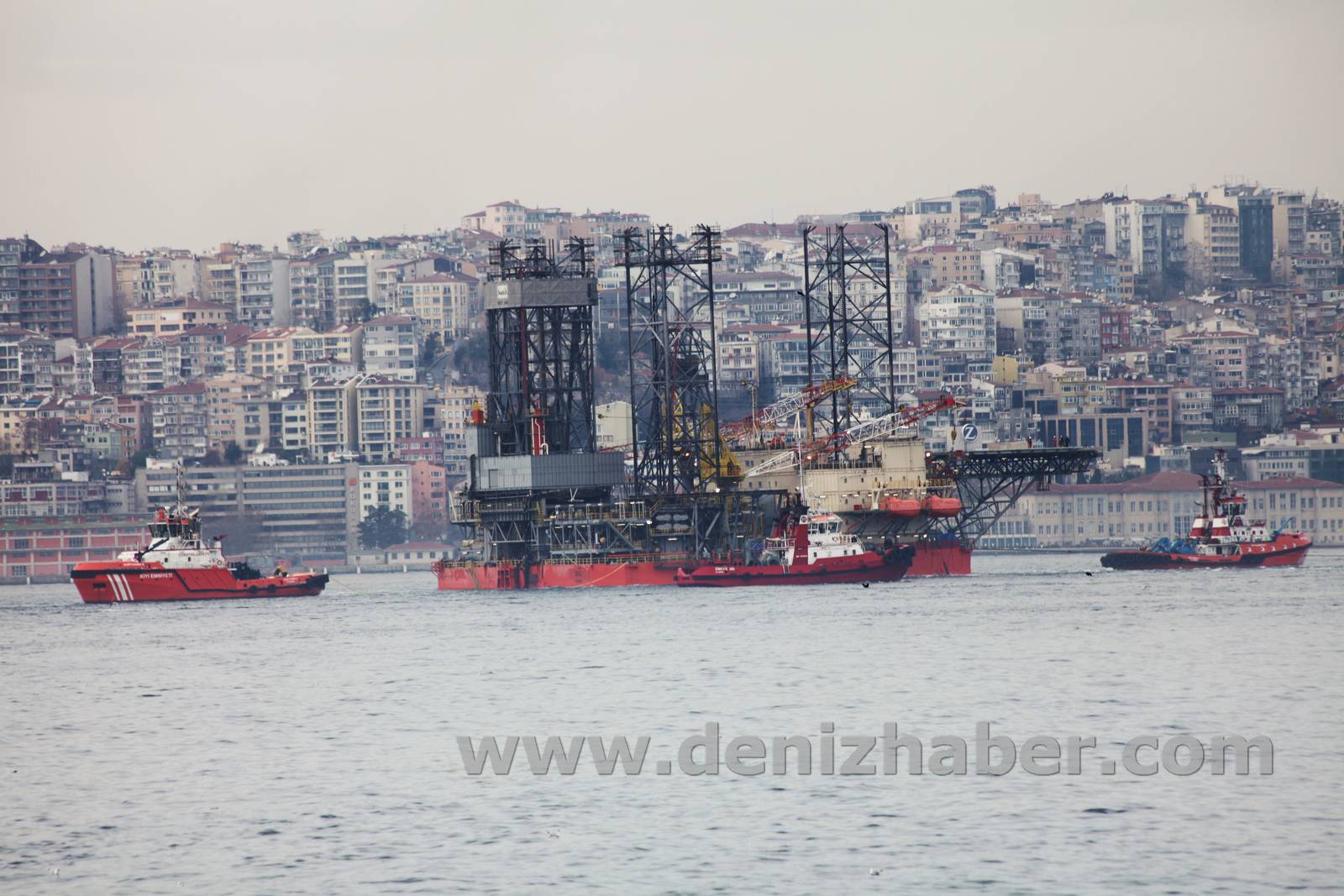 WEST JUNO Petrol Platformu Boğazda