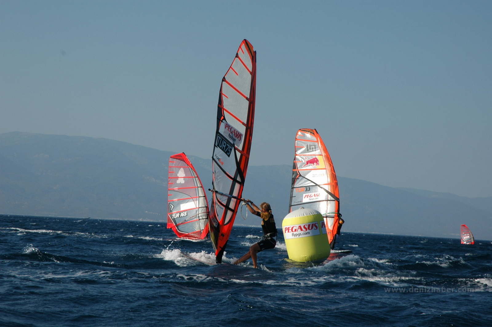 Bayanlarda Çağla Kubat lider