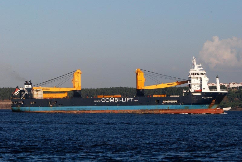 'PALEMBANG' Çanakkale Boğazından Geçti