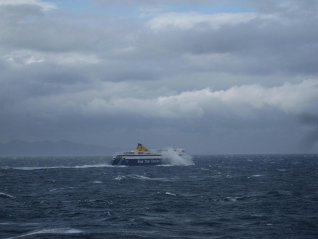 Dev Feribotun Dalgalarla Savaşı