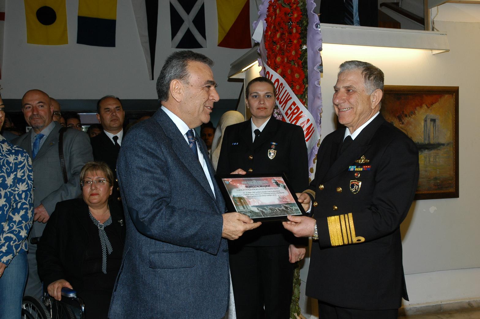 Donanmadan Başkana Şükran Plaketi