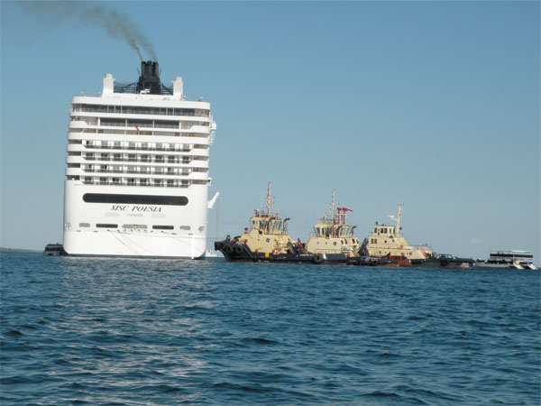 MSC Poesia Karaya Oturdu