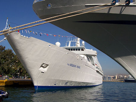 &quot;Aegean Pearl&quot; Girit&#039;te Rıhtıma Bindirdi