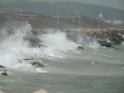 Poyraz deniz ulaşımını olumsuz etkiliyor