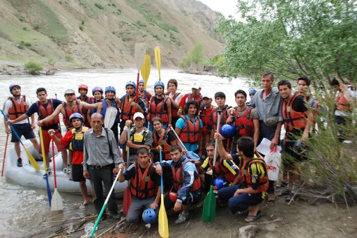 Erzincan'da Öğrencilere Rafting Dersi