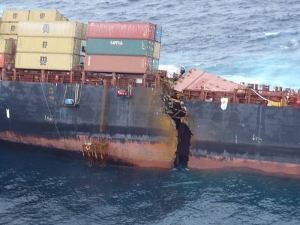 Rena&#039;nın kırıldı ikiye bölündü iddiası