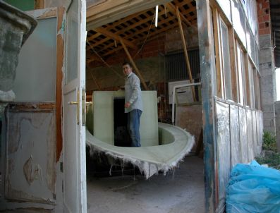 Tekneyi Çıkarmak İçin Atölyeyi Yıkacak