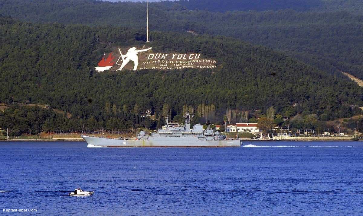 Rus savaş gemisi Çanakkale Boğazı'ndan geçti