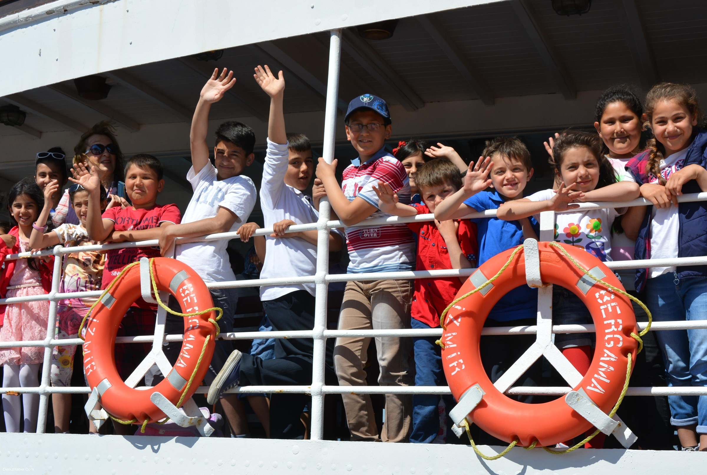 Bergama Vapuru Körfez Turlarına Devam Ediyor