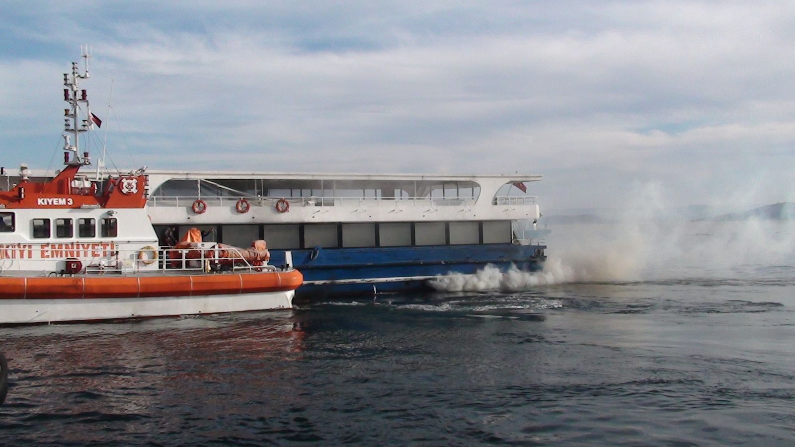 Sabret teknesi yangınına başarılı müdahale