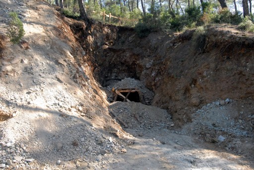 Sahildeki Madenin İşlemler Durduruldu