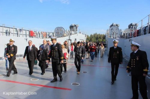 Şehit Aileleri Foça Deniz Üssü&#039;nde Konuk Edildi
