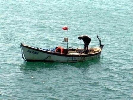 Dalgıç Ezanı Sandalda Yakaladı