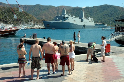 ABD Savaş Gemisinde Resepsiyon