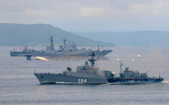 Rus savaş gemileri Akdeniz’e demir attı!