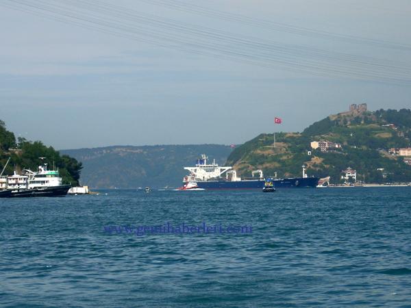Kaddafi petrol tankerlerini satıyor.