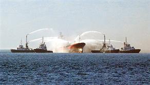 İzmit Körfezi&#039;nde Yanan Gemi Söndürüldü