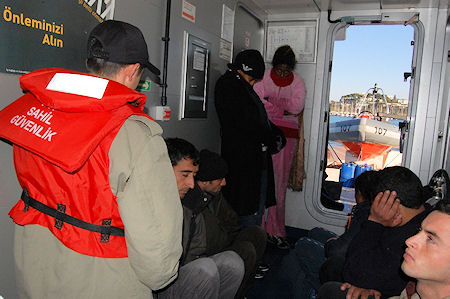 Sahil Güvenlik, 53 Kaçak Yakaladı