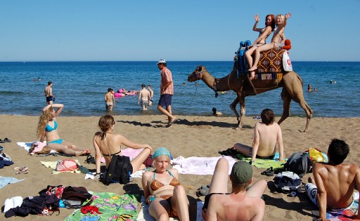 Silifke Sahilinde Deveyle Tur Keyfi