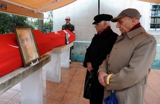 Son 40 Yılını Bağışladı