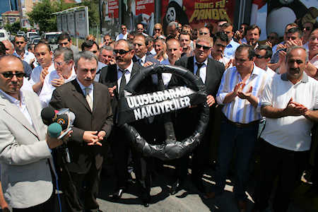 Bulgar Konsolosluğu'na Siyah Çelenk