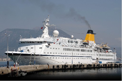 Kuşadası Limanı'nda Turist Gemisi Bereketi