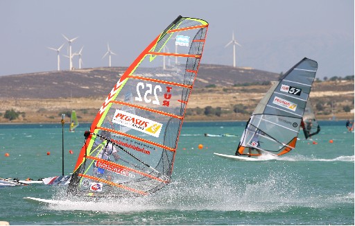 Sörf Cennetine Kum Tehdidi