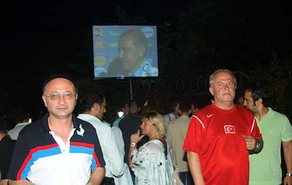 Statü Denizcilik Davetinde Milli Maç Coşkusu