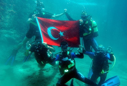 Millilere Su Altından Destek