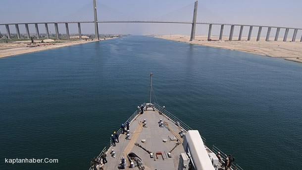 Süveyş Kanalı’nın gelirleri azaldı