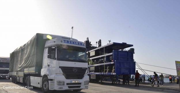 Süveyş Kanalı'na şoförler artık denizden TIR'ları ile birlikte gidecek