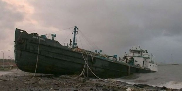 Dev Tanker Gemisi Kasırgaya Dayanamadı