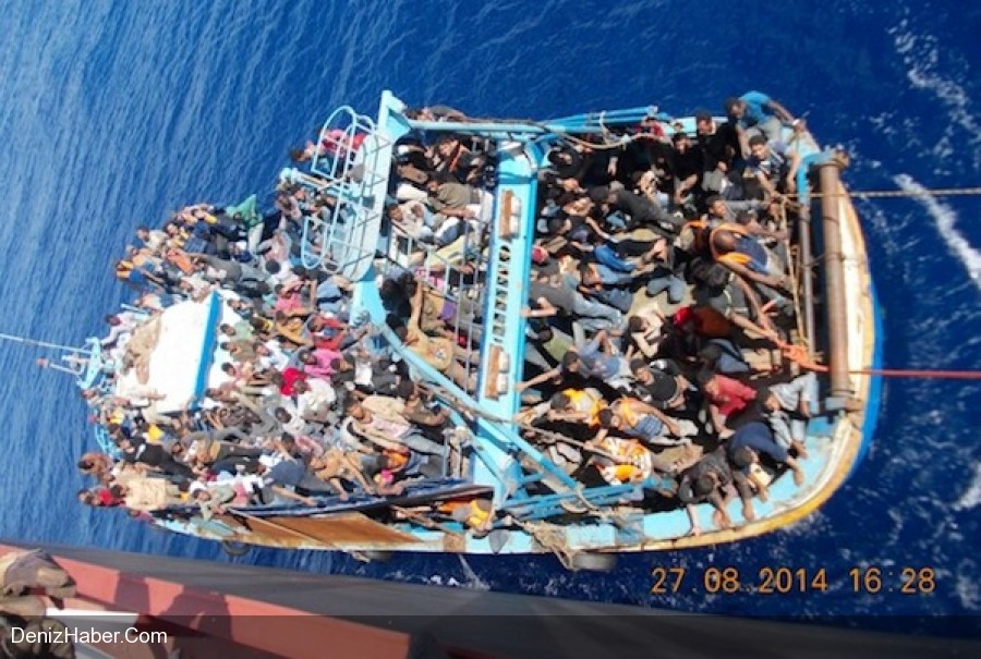 Yunan Tankerleri 758 Kaçak Göçmeni Kurtardı