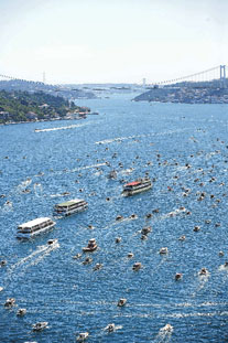 İstanbul Boğazı'nda Protesto