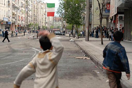 Açılımda Geri Adım mı Tesadüf Mü?