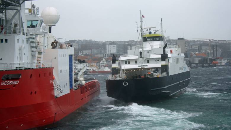 Feribot, gemiye böyle bindirdi