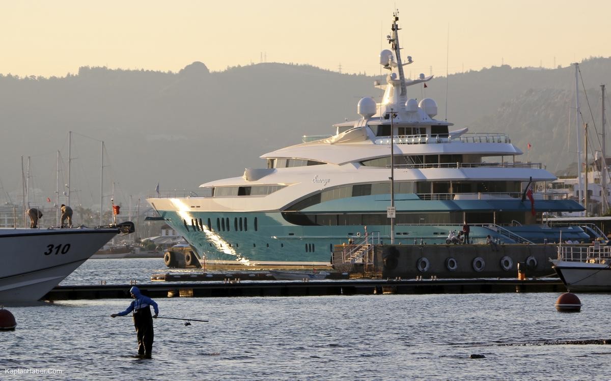 Hint iş adamının dev yatı Marmaris&#039;te