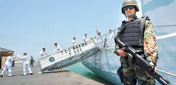 Savaş Gemisine İçki Baskını