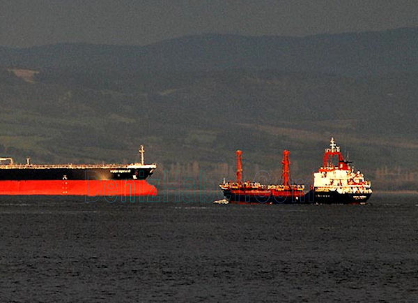 Dev Tanker Boğaz'da Böyle Tehlike Yarattı