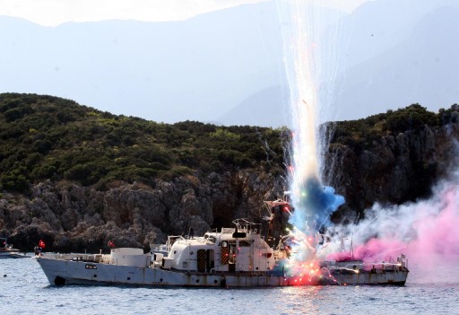 Kemer Açıklarında Tekne Batırıldı