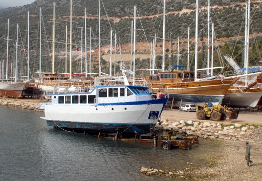 Tekneler Denize İndiriliyor